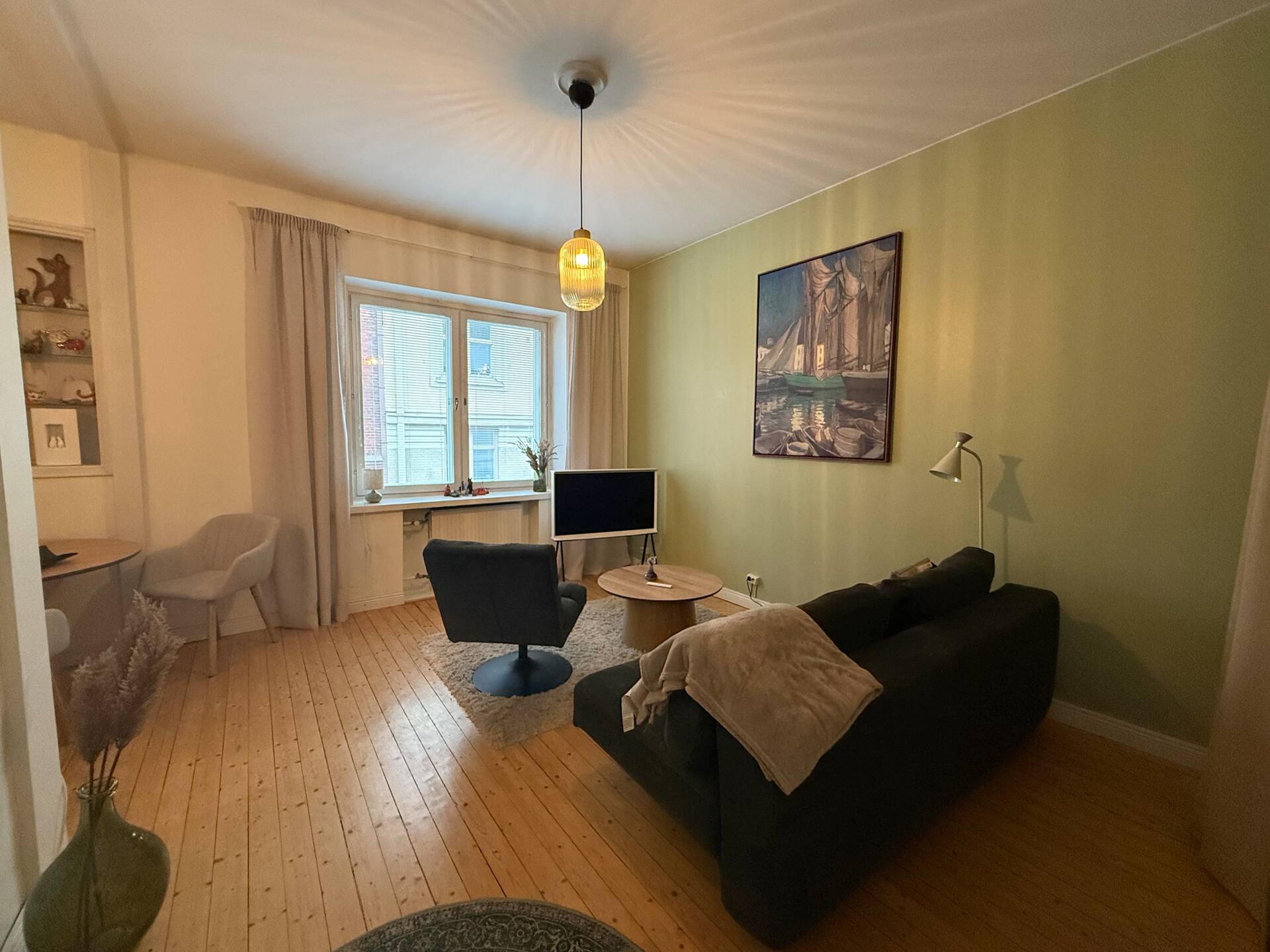 Olohuone toisesta suunnasta